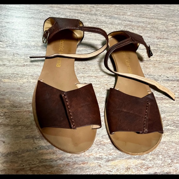 Electric Karma Roman sandals - Picture 13 of 13